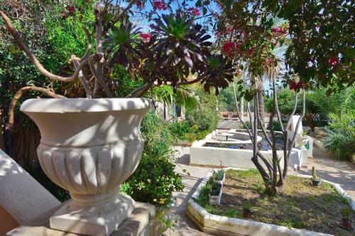 Luxury Villa For 16 People With Seaview, Pool And Bbq