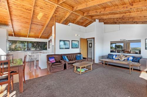 Ocean Sands - Mangawhai Heads Holiday Home