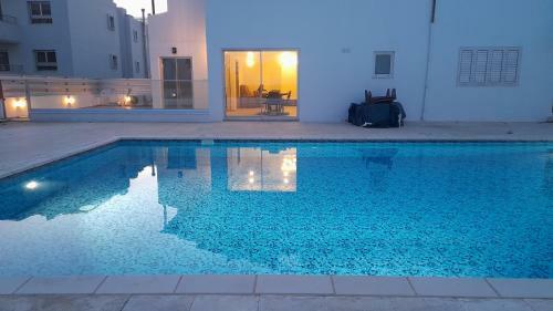 Sky Apartment On The Pool