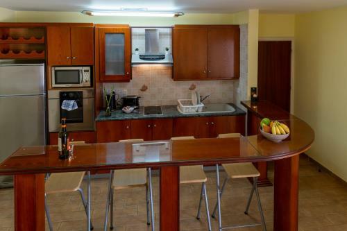 Gold Feathers Apartment