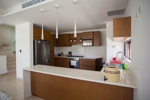 Ocean View 4 Br House- Beach, Private Pool&jacuzzi