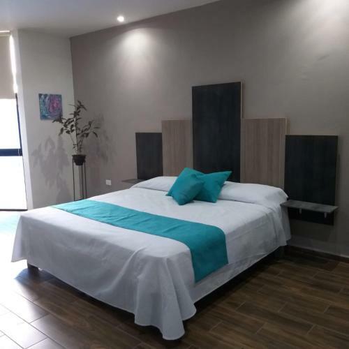 Hotel Suites And Art