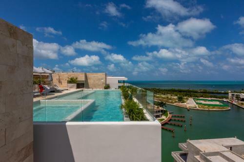 Apartamento Ocean View Condo-beach, Rooftop Pool & Jacuzzi!