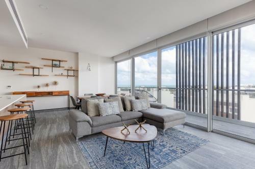 Apartamento Ocean View Condo-beach, Rooftop Pool & Jacuzzi!