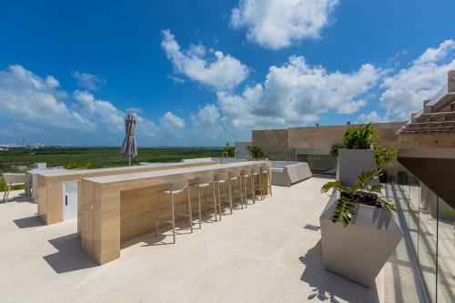 Apartamento Ocean View Condo - Beach, Pool & Jacuzzi!