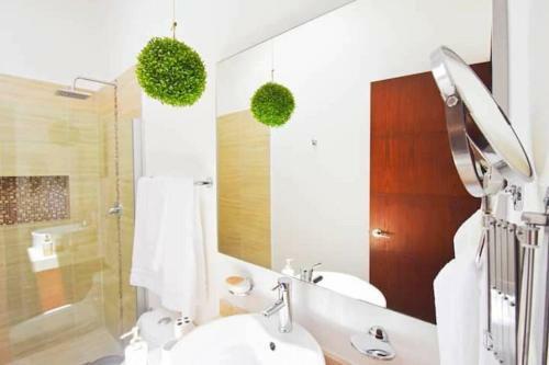 Gorgeous Villa W/ Private Pool Near The Beach