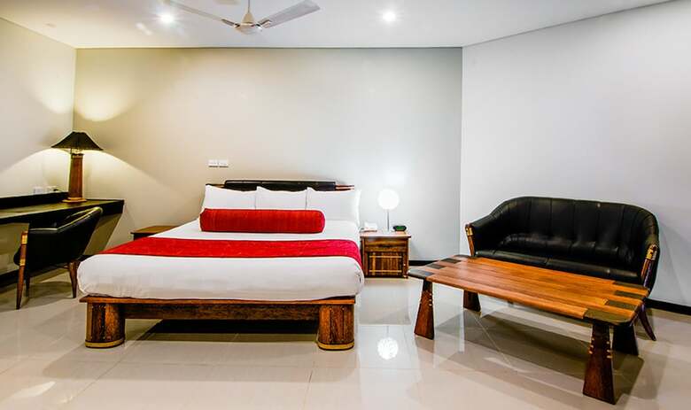 Tanoa Waterfront Hotel