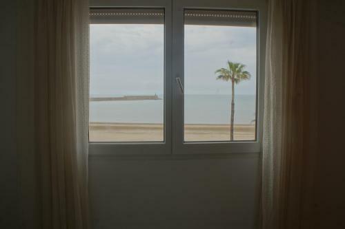 Apartamento Dos Dormitorios, Primera L�nea Y Aire Acondicionado