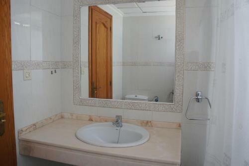 Apartamento Dos Dormitorios, Primera L�nea Y Aire Acondicionado