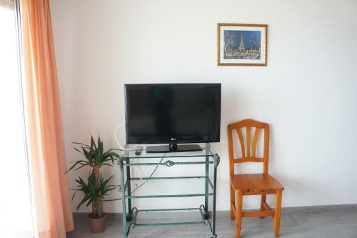 Apartamento Dos Dormitorios, Primera L�nea Y Aire Acondicionado