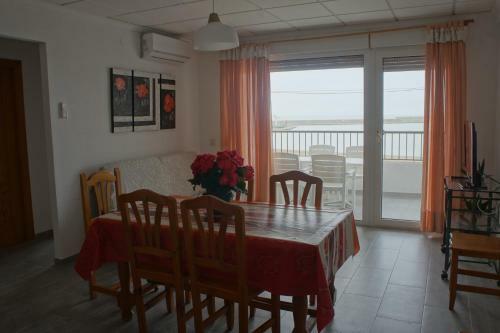 Apartamento Dos Dormitorios, Primera L�nea Y Aire Acondicionado