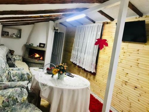 Hostal Traditional Cottage With Fireplace By Lake Ohrid