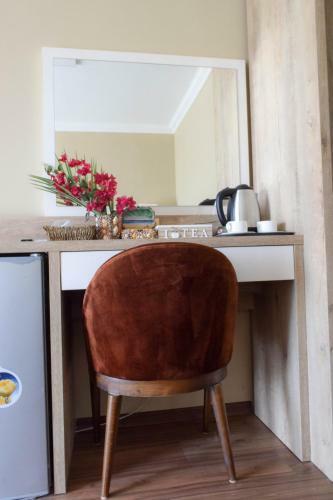 Hostal Golden Palms Guest House & Cafe