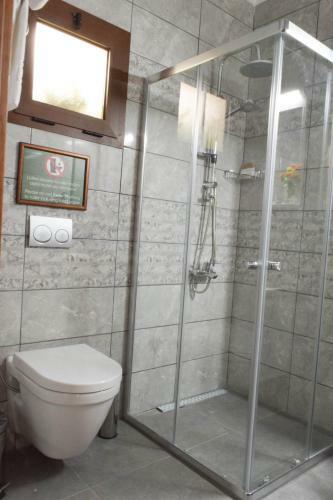 Hostal Golden Palms Guest House & Cafe