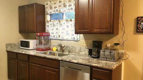 Rainbow Row - Two Private Units In Complex, Near Mendenhall Glacier, Trails, And Conveniences!