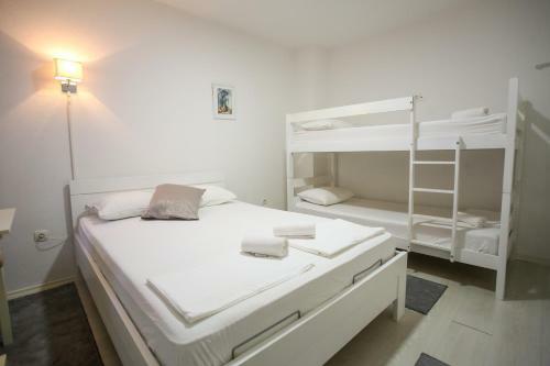 Hostal Guesthouse Aurora