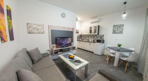 Cozy Apartment In Old Town - With Parking