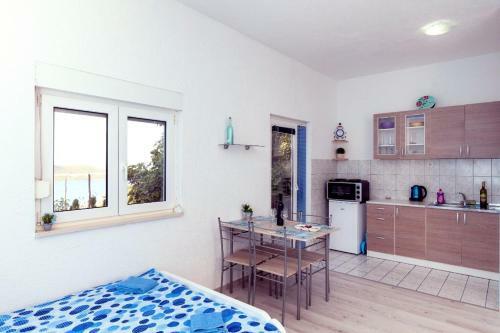 Villa Holiday Home With 4 Studio Apartments