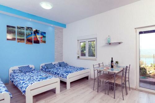 Villa Holiday Home With 4 Studio Apartments