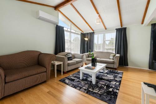 Fenton Retreat - Rotorua Holiday Home