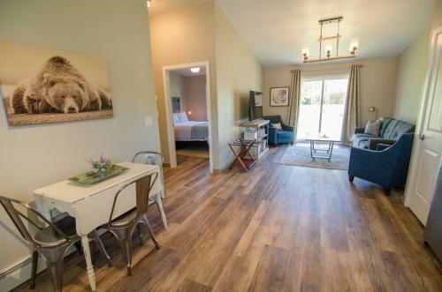 Motel Colony Suites