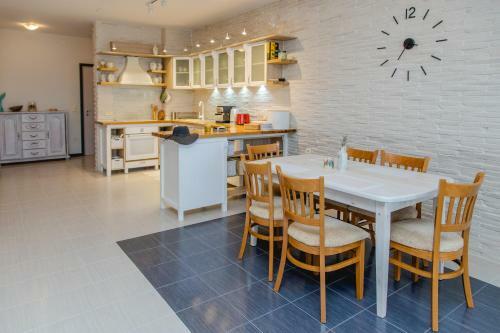 Apartamento Lovely 3bd Flat With Parking And Sea View
