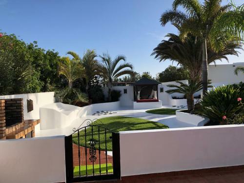 Villa Chao Private Heated Pool, Garden, Wifi, A/c