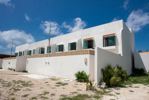 New Modern Villa, Private Pool, High Internet Speed, 2 Blocks From The Beach