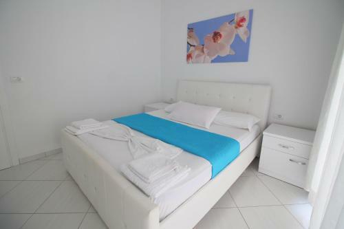 Eleana Apartments