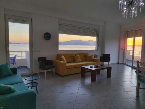 Sunset By The Sea Apartments - Private Beach