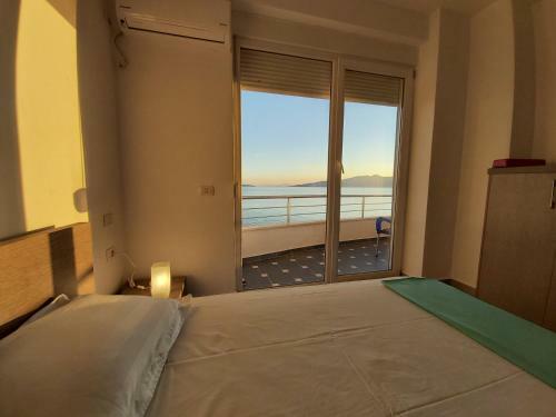 Sunset By The Sea Apartments - Private Beach