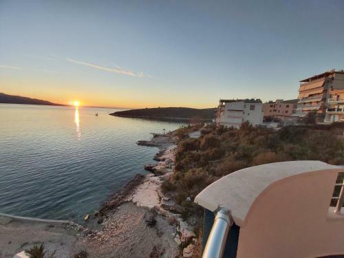 Sunset By The Sea Apartments - Private Beach