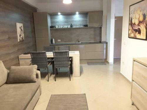 Sunset By The Sea Apartments - Private Beach