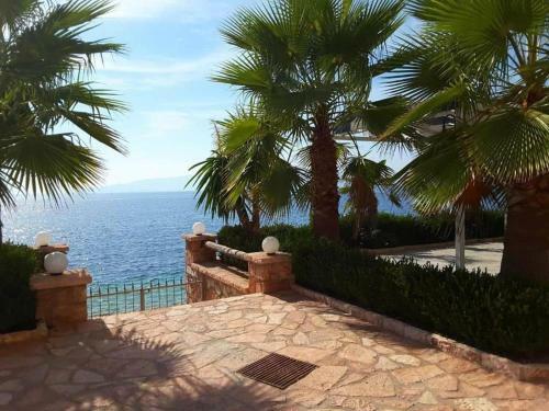 Sunset By The Sea Apartments - Private Beach
