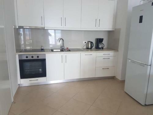 Krystyna Apartment- Apartment Near The Beach