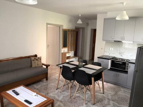 Gjoni's Apartment