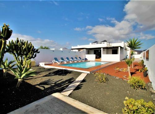 Villa Con Piscina Climatizada El Cobre 22