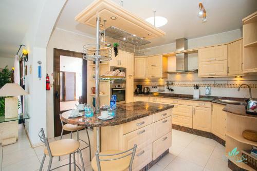 Exclusive 2-bed Villa In Playa Blanca Adults Only