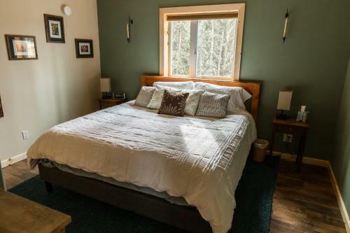 Bed & Breakfast Howling Raven Cabin