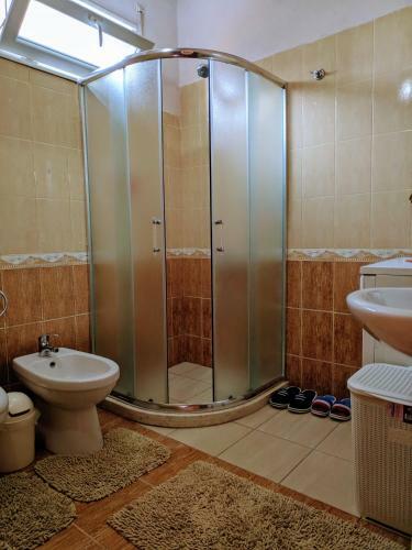 All Seasons Apartments