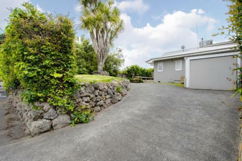 Bluff Hill Beauty - Bluff Hill Holiday Home