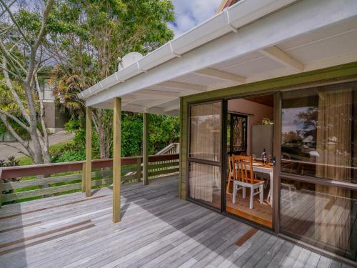 Tui's Grove - Onemana Holiday Home