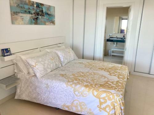 Luxury 4-bedroom Villa With Heated Pool + Sea View