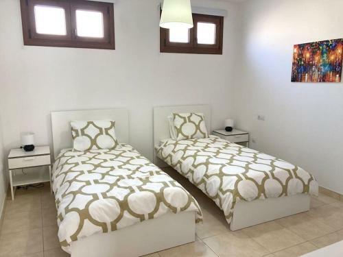 Luxury 4-bedroom Villa With Heated Pool + Sea View