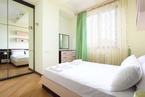 Central Yerevan 2 Bedrooms Premium Apartment Small Center