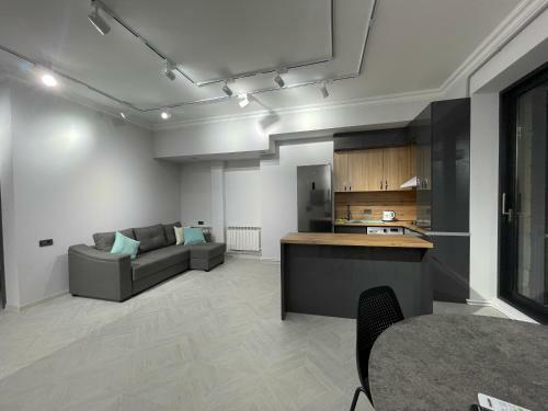 Andranik's City Center Apartment