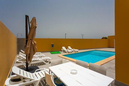 Mariposas Home Pool