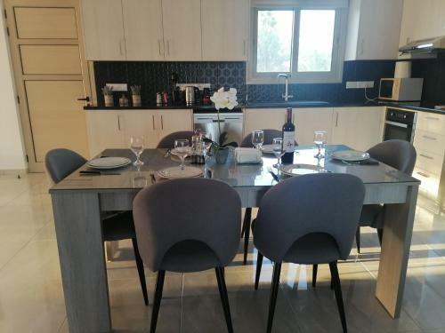 New Modern 4 Bed Villa Near Beach In Paphos