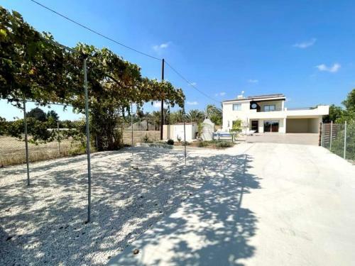 New Modern 4 Bed Villa Near Beach In Paphos
