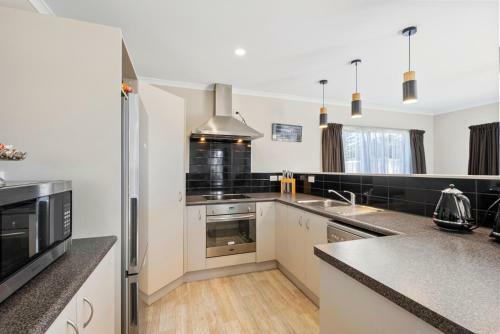 Hunia Haven - Himatangi Beach Holiday Home